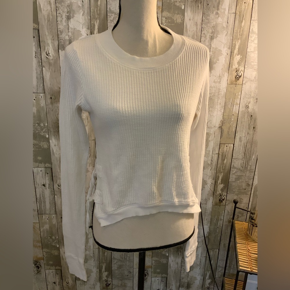 Free People thermal long sleeve top with tie closed sides. Cute!🥰 size XS